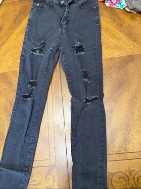 Black Distressed Women's Skinny Jeans
